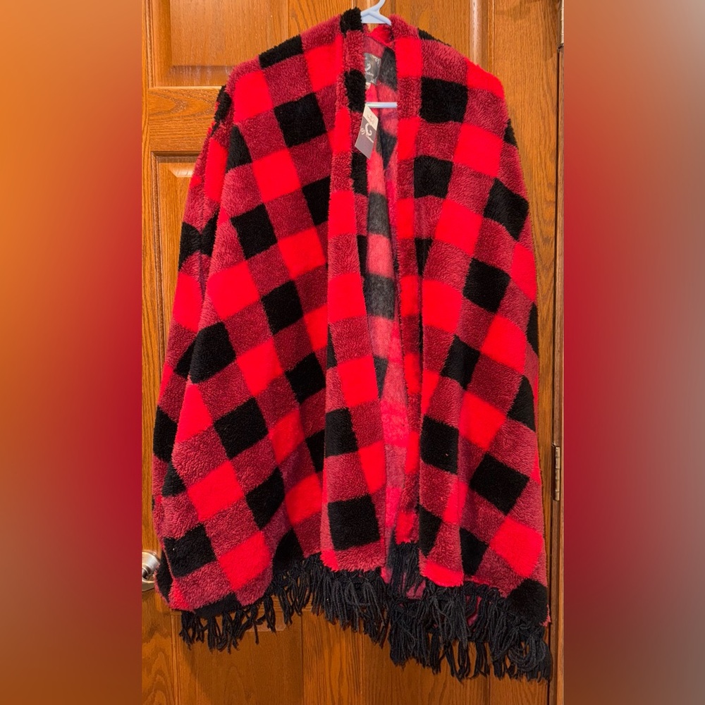 NWT PJ Couture Buffalo Plaid Wrap Poncho with Sleeves and Fringe